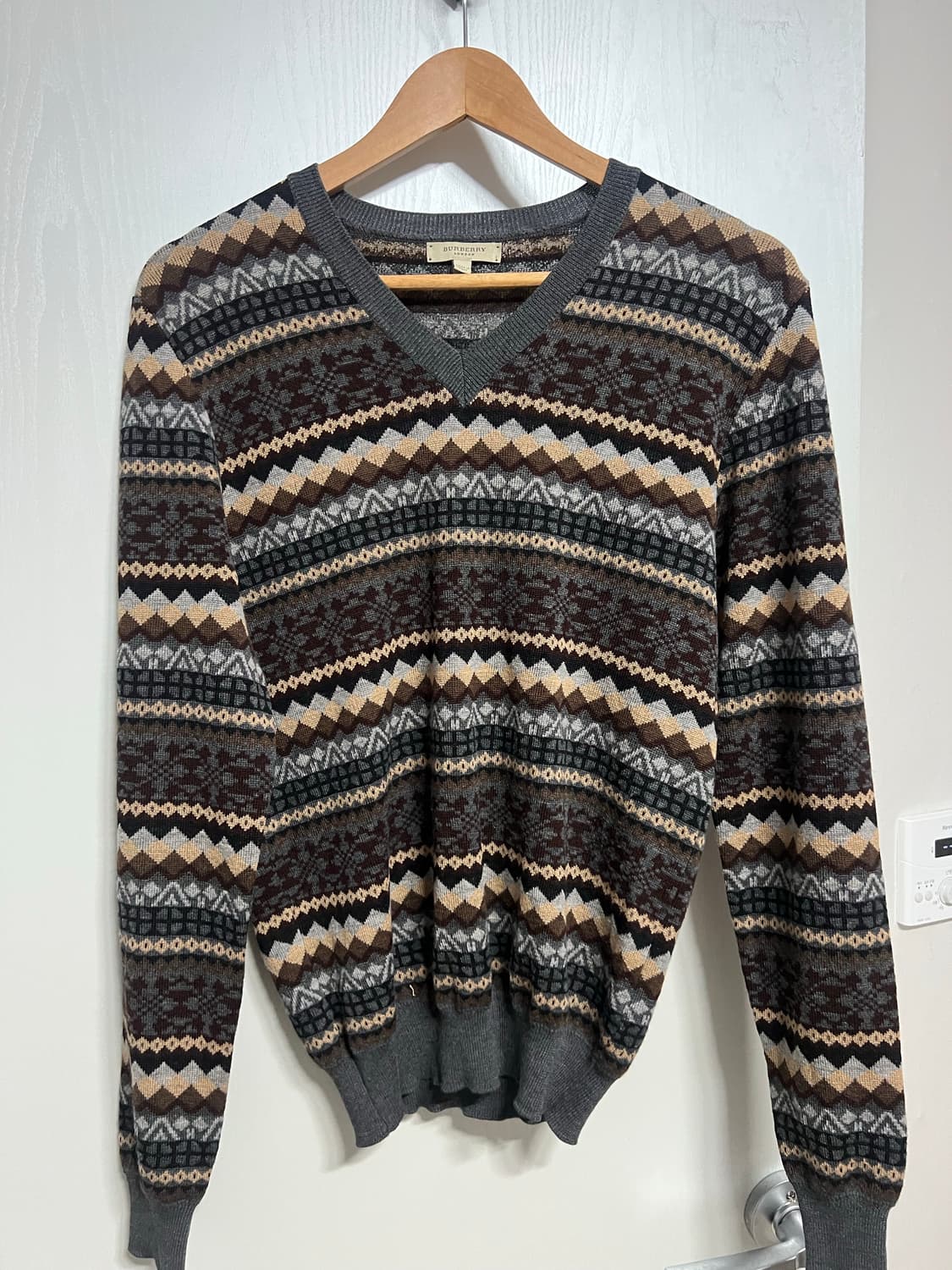 버버리 브이넥 니트  상품이미지1