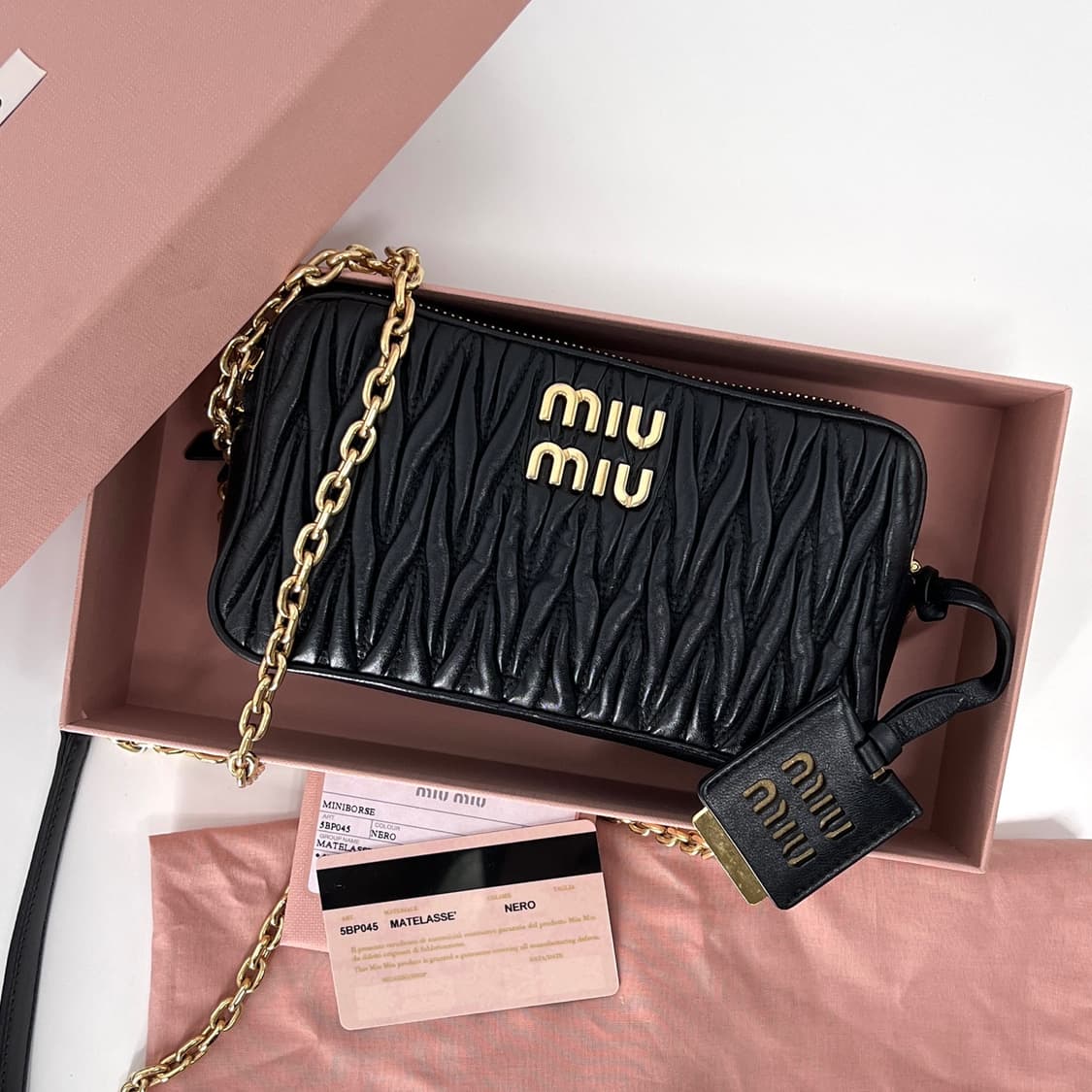 미우미우 마테라쎄 더블 지퍼 체인 크로스백 블랙 (5BP045) 상품이미지4