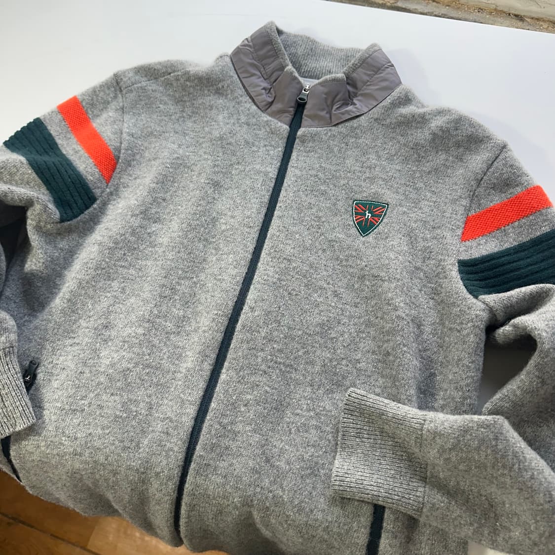 95-100 헤지스골프 그레이 기본로고 울100% 골프니트집업 상품이미지2