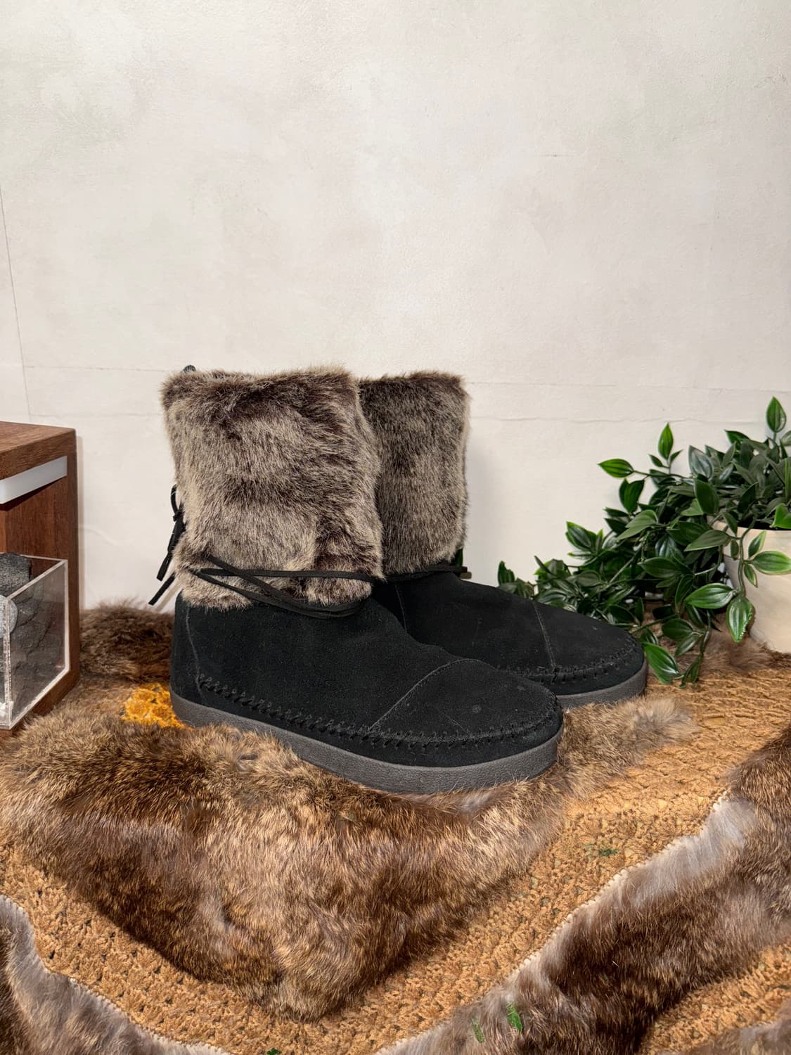 TOMS black fur strap boots 상품이미지4