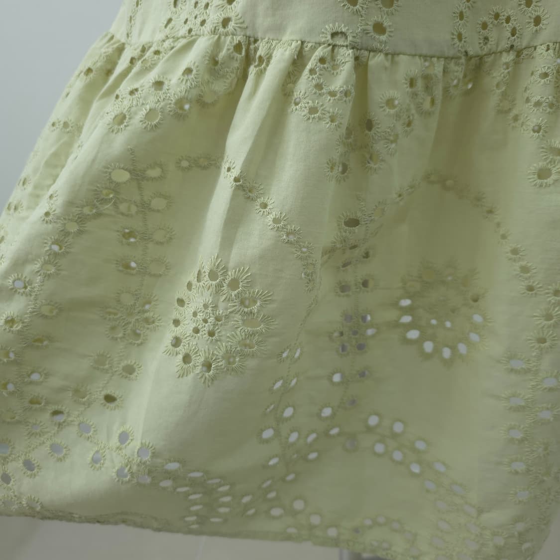 GU 라이트그린 자수 펀칭 티어드 스커트 상품이미지6