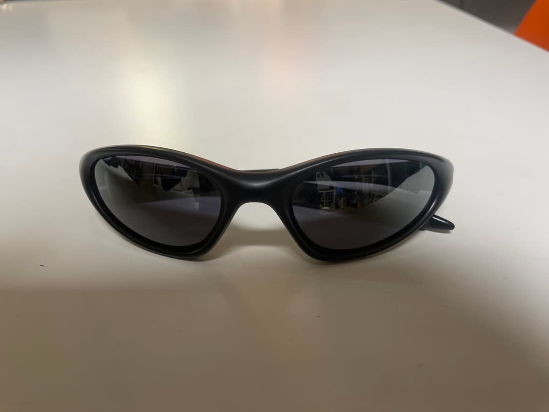 오클리 미뉴트 매트블랙 선글라스 상품이미지1