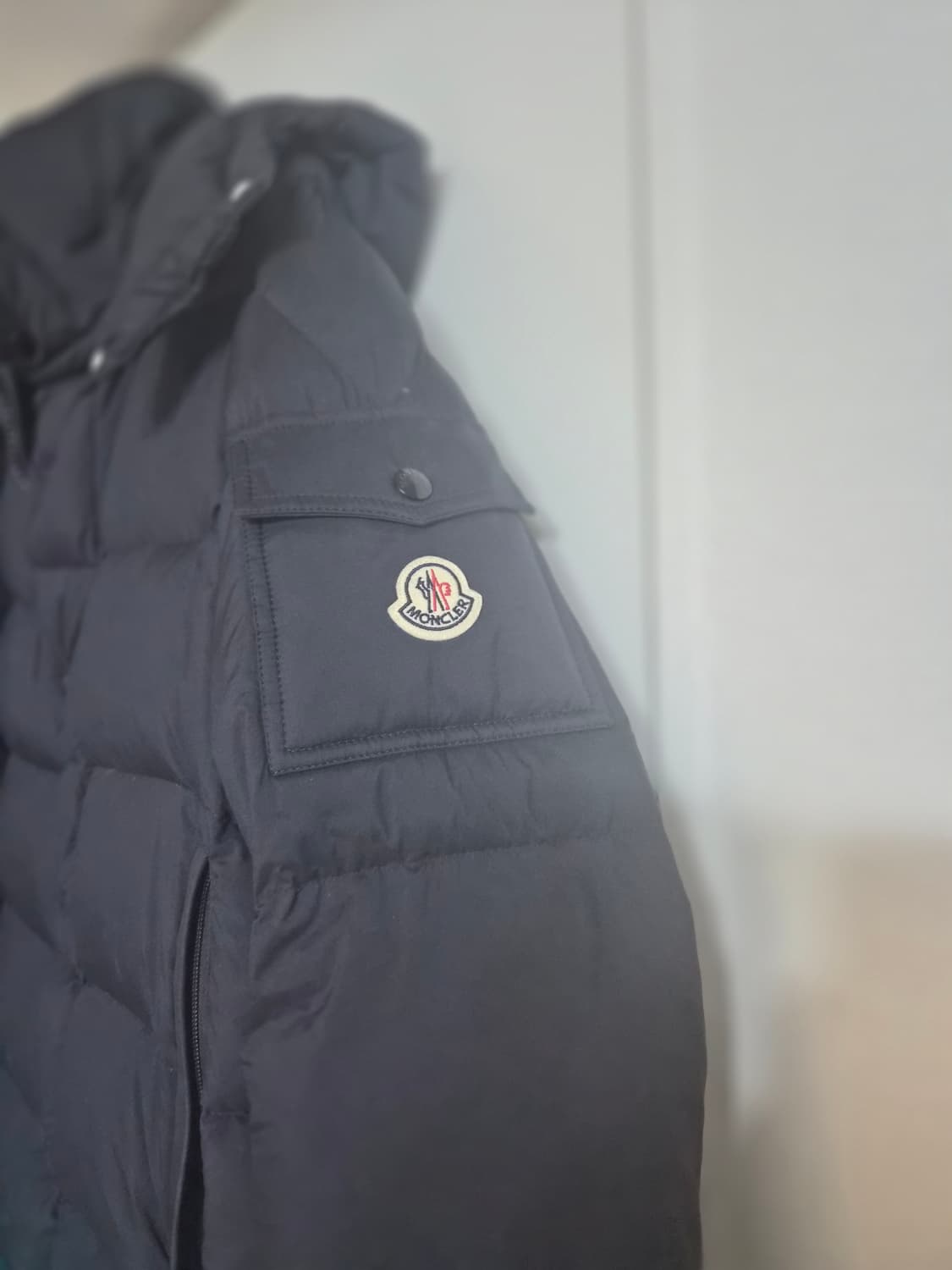 몽클레어 마야 70 후드 숏패딩 블랙 5사이즈 상품이미지3