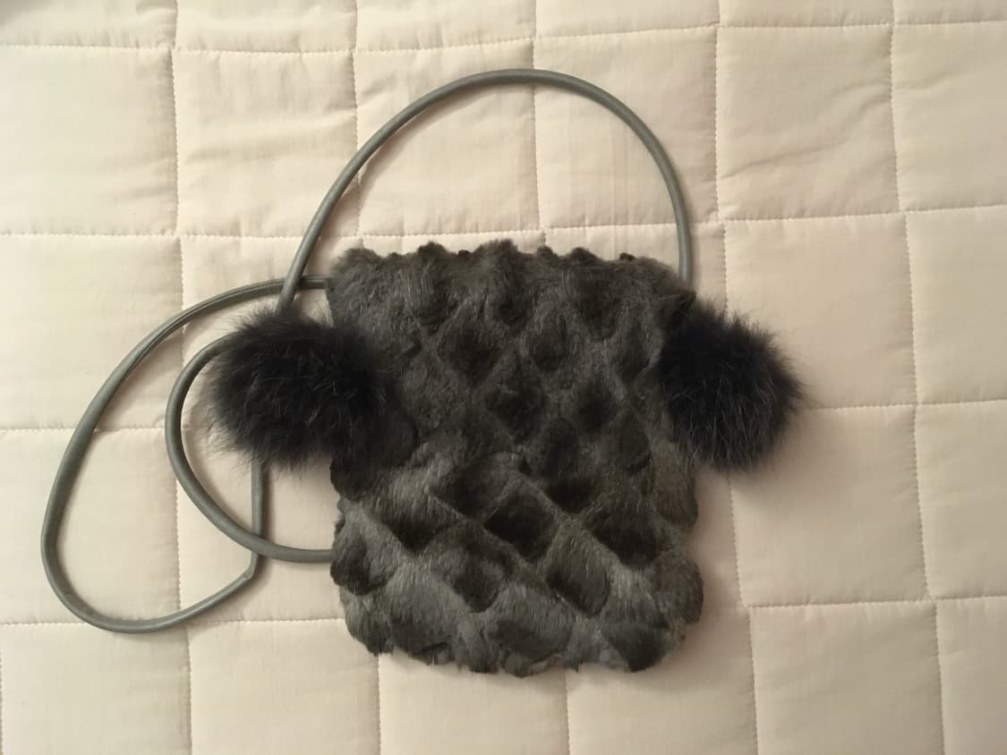 밍크 퍼 방울 크로스 백 상품이미지1