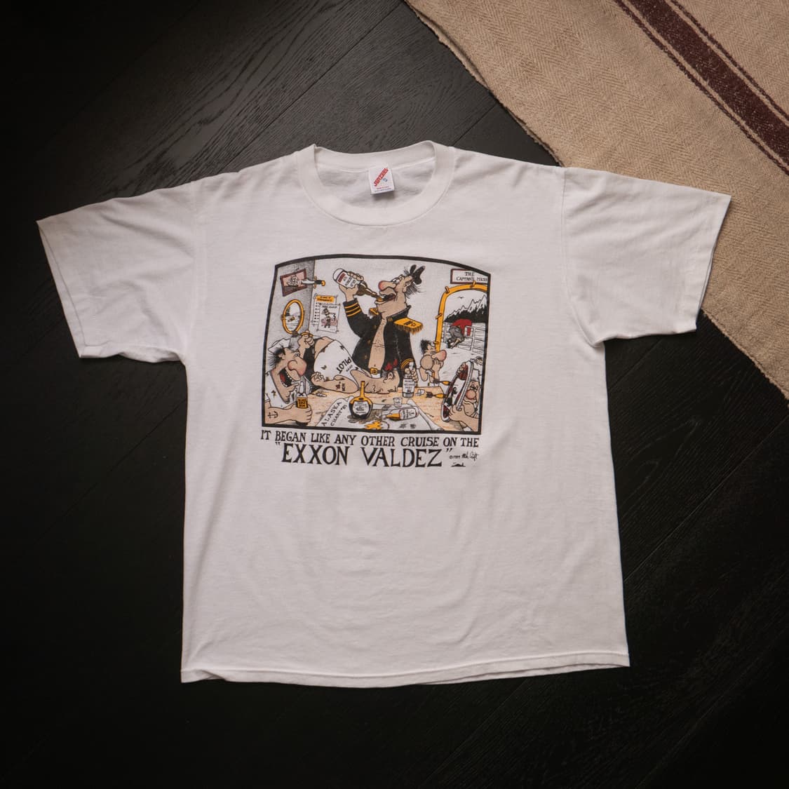 80s Exxon Valdez Satirical Graphic Tee 상품이미지1