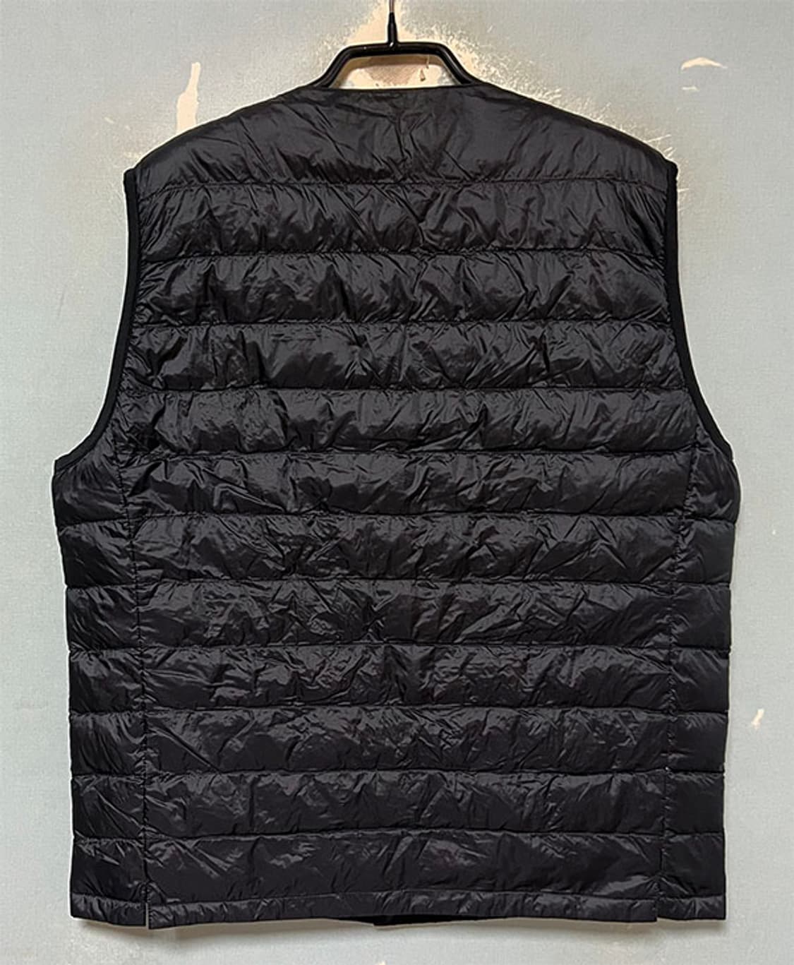 유니클로 남자 경량 패딩조끼 덕다운 기본 블랙 L 100 상품이미지2