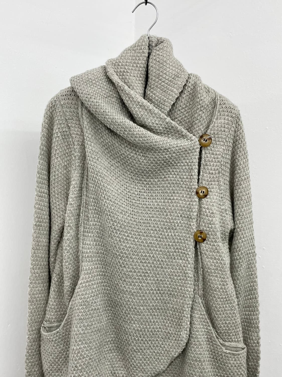 아방가르드 버튼 디테일 울 블렌디드 가디건 상품이미지7