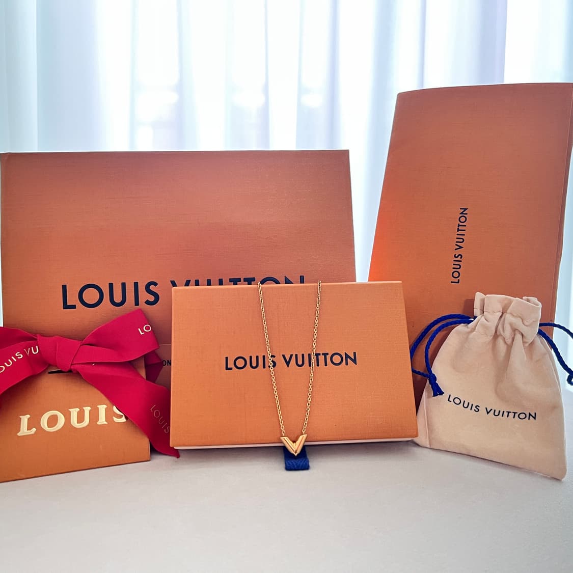 [S급/정품] 루이비통 에센셜 V 목걸이 골드 M61083 상품이미지1