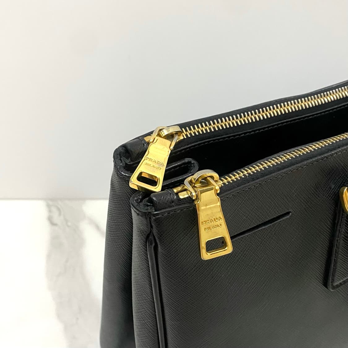 프라다 사피아노 레더 삼각로고 럭스 빅 토트백 블랙 B1786T 상품이미지7