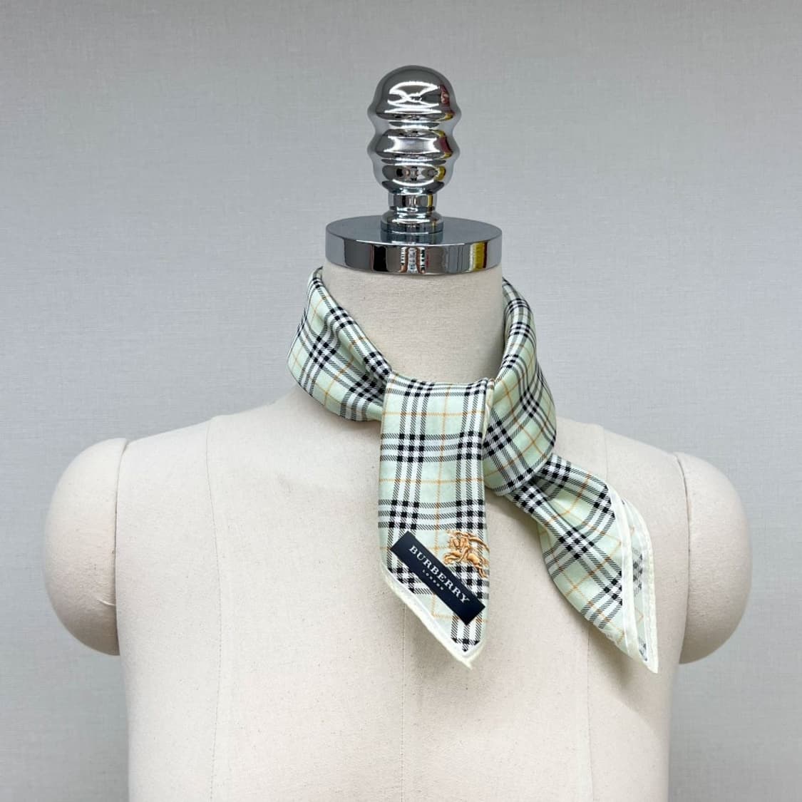 (새상품) burberry /버버리 쁘띠스카프 손수건 상품이미지8