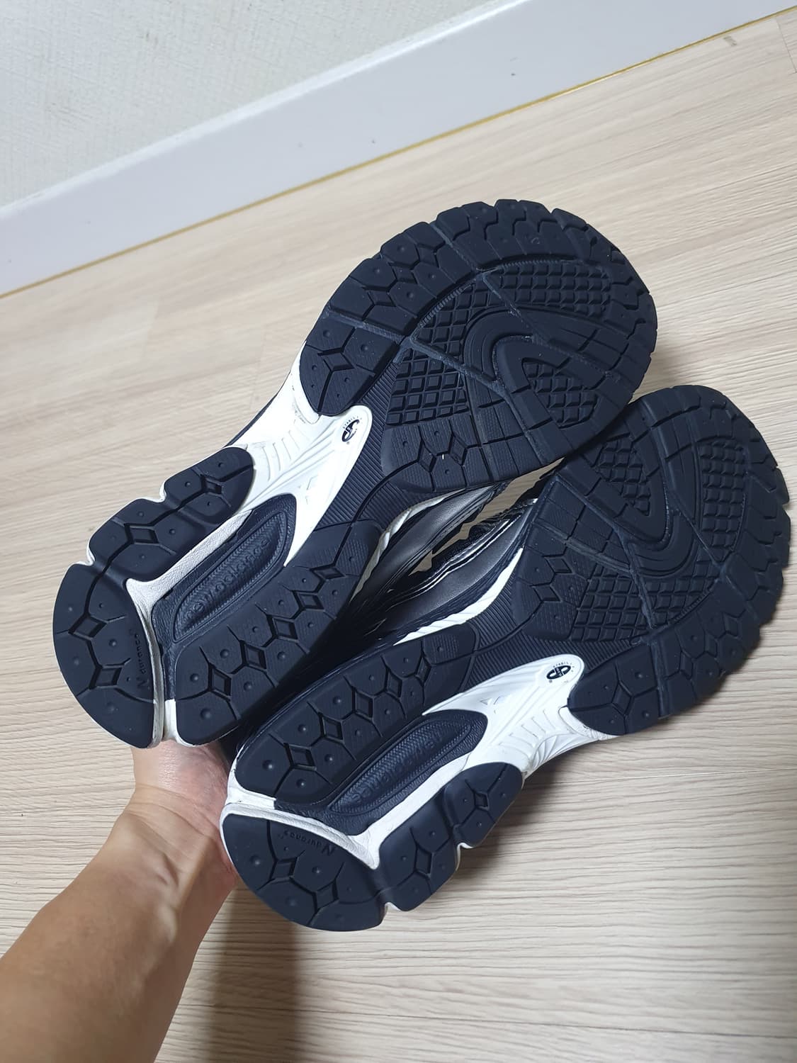 뉴발란스 1906R 블랙 실버 운동화 285 상품이미지8