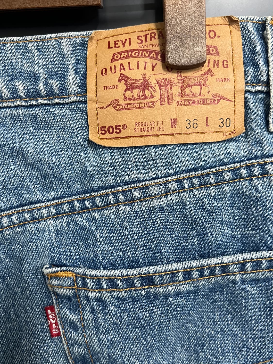 90s Levis 리바이스 505 레귤러 스트레이트 연청 데님 팬츠 상품이미지3