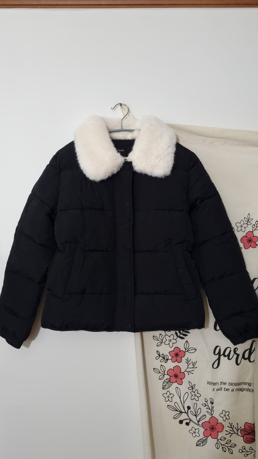 23FW on&on 퍼카라 패딩 숏 점퍼 55 상품이미지1