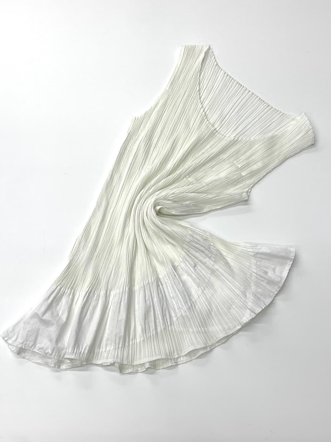 Pleats please 플리츠플리즈 화이트 슬리브리스 원피스 상품이미지3