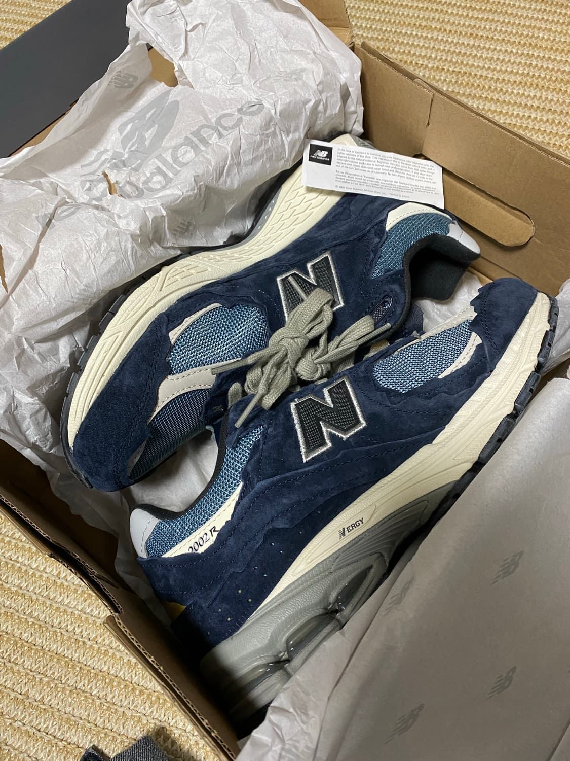 뉴발란스 2002R 프로텍션 팩 네이비 260 상품이미지1