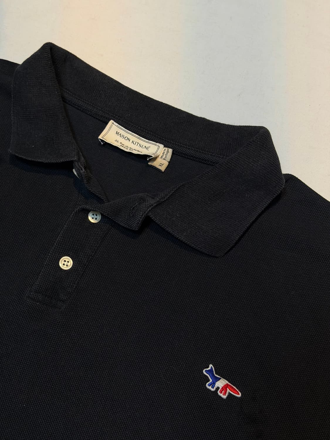 메종키츠네 트리컬러 폭스로고 카라티 블랙 상품이미지2