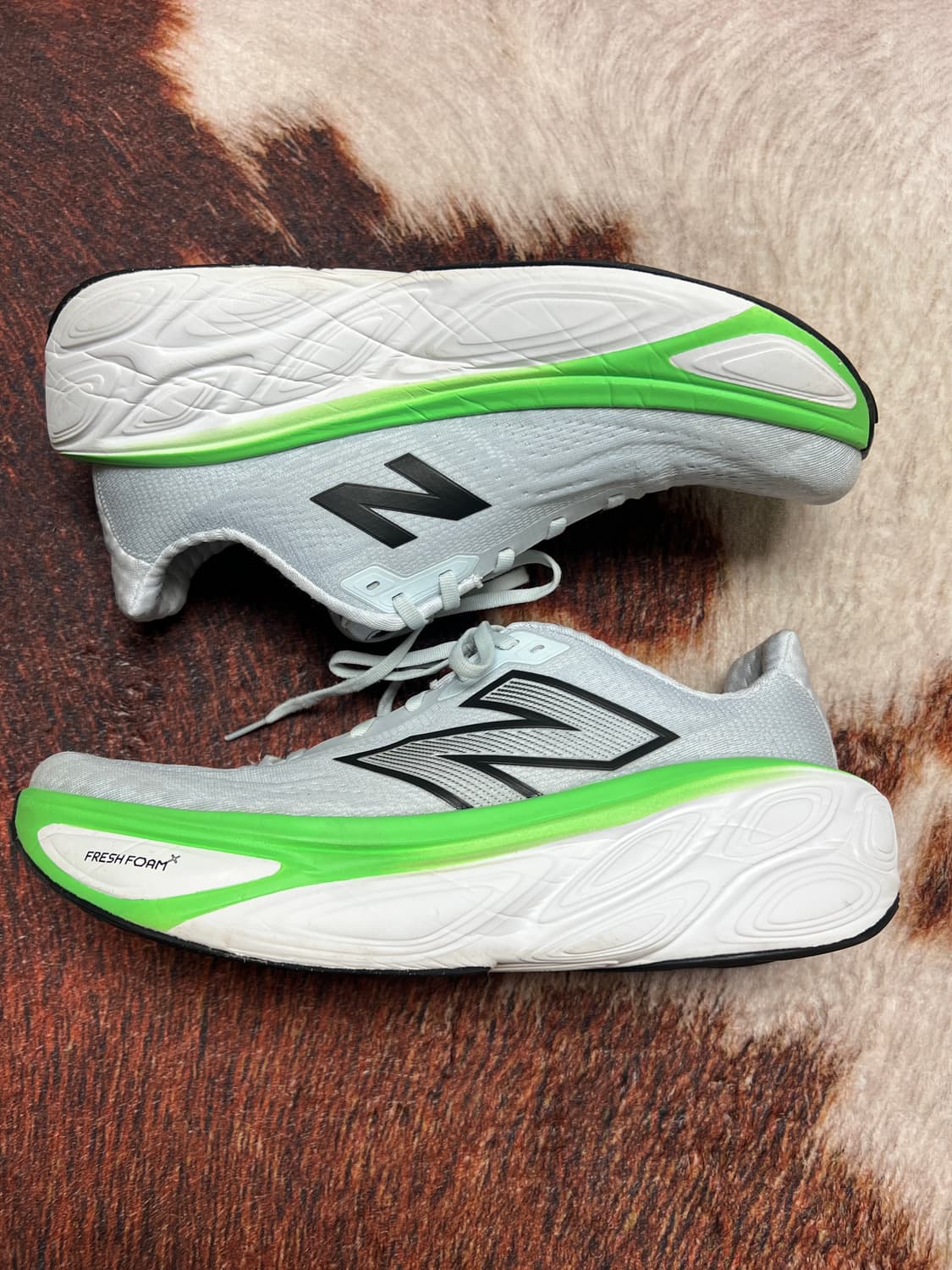 [290MM] 뉴발란스 프레쉬폼 모어 v5 러닝화 상품이미지1