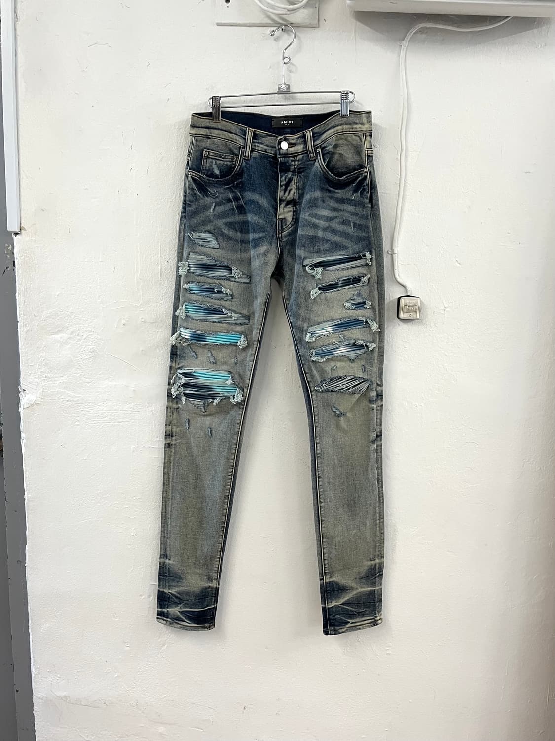 아미리 디스트레스드 이펙트 진 상품이미지1