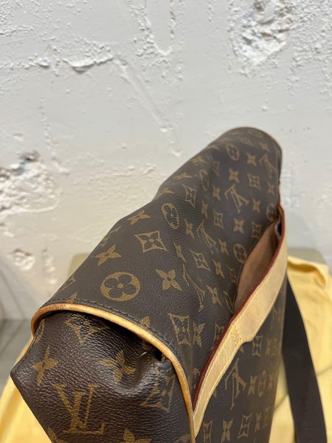 루이비통 아베스 레더 크로스백 상품이미지7