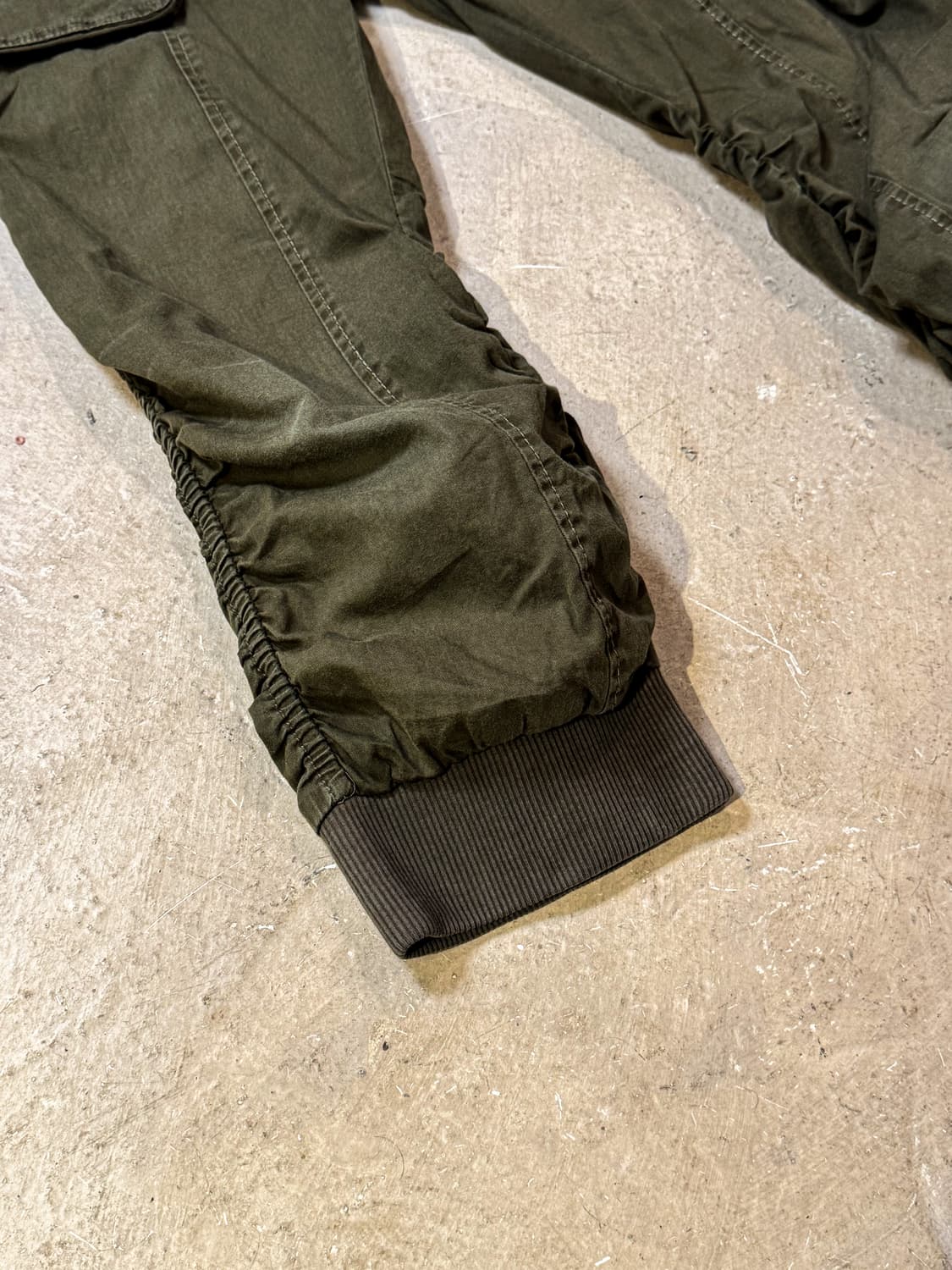 Khaki shirring capri pants  카키 셔링 카프리 팬츠 상품이미지6