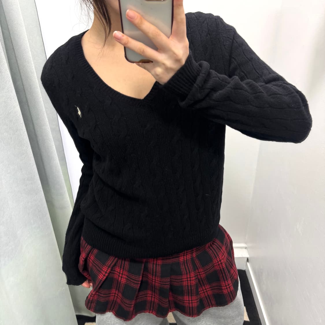 폴로 블랙 브이넥 케이블 니트 상품이미지2