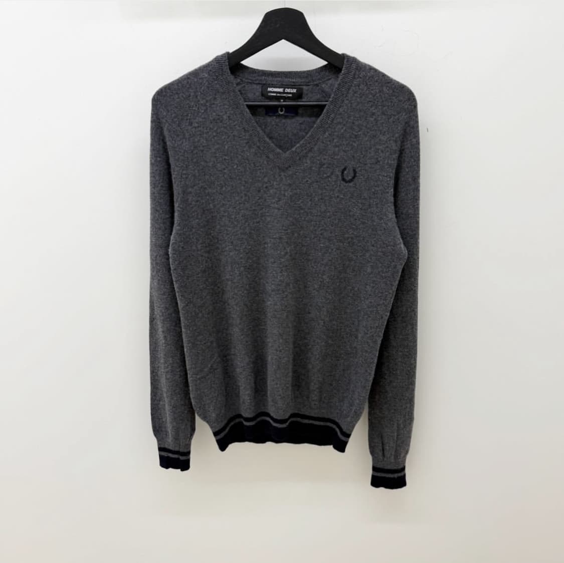 꼼데가르송 옴므듀스 x 프레드페리 v넥 니트 상품이미지1