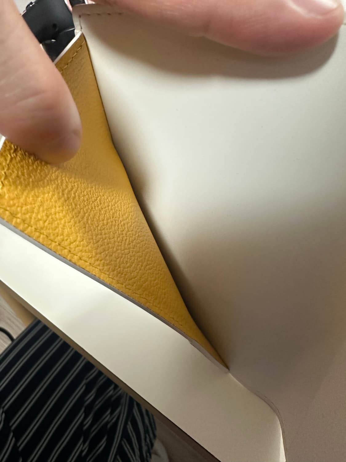 고야드 여권지갑 화이트 판매합니다😄 상품이미지5