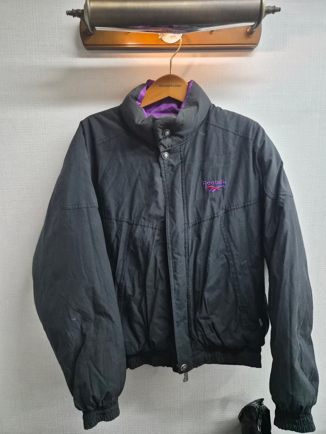 105) 리복 올드스쿨 블랙/퍼플 리버시블 패딩 팝니다 상품이미지2