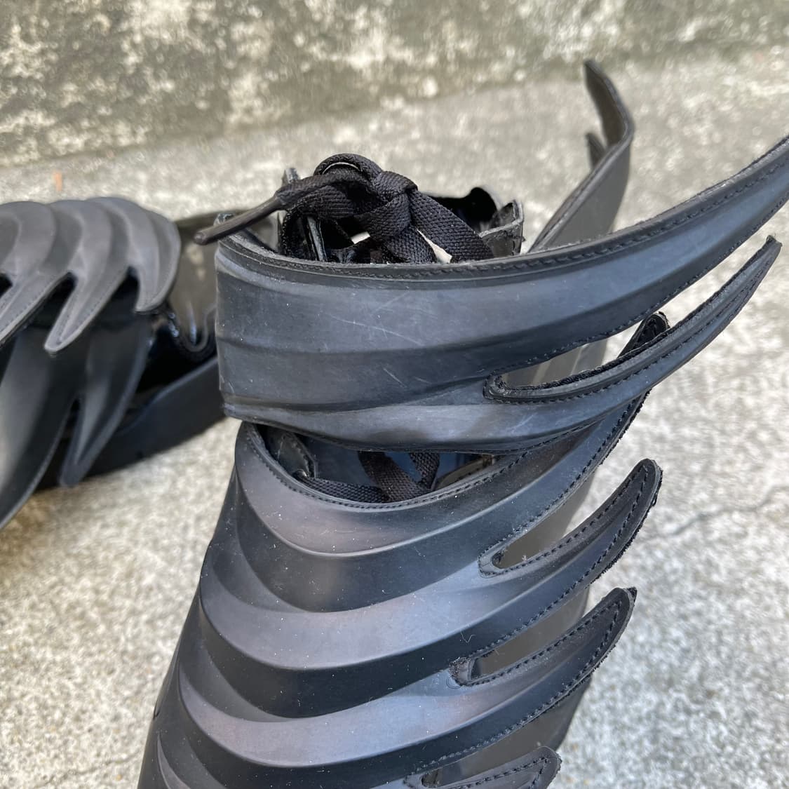 [235] Jeremy Scott Wings 3.0 Dark Knight 상품이미지3