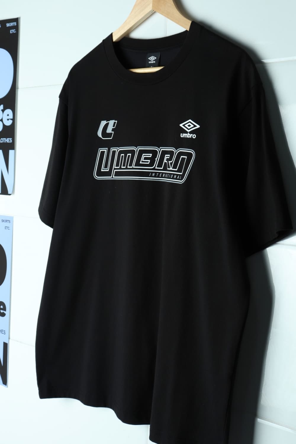 (L-XL) 엄브로 반팔 티셔츠 블랙 빅로고 블록코어-H33331 상품이미지1