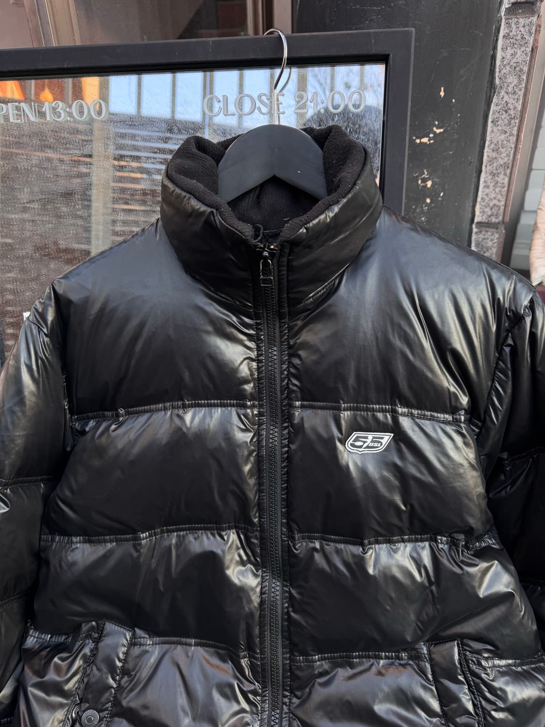 디젤 By 55DSL 유광 블랙 패딩  상품이미지2