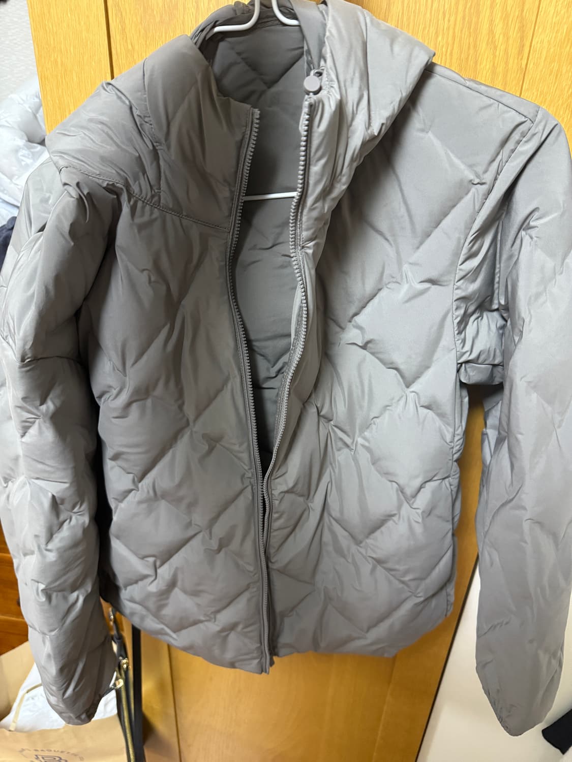 유니클로 경량패딩 상품이미지1