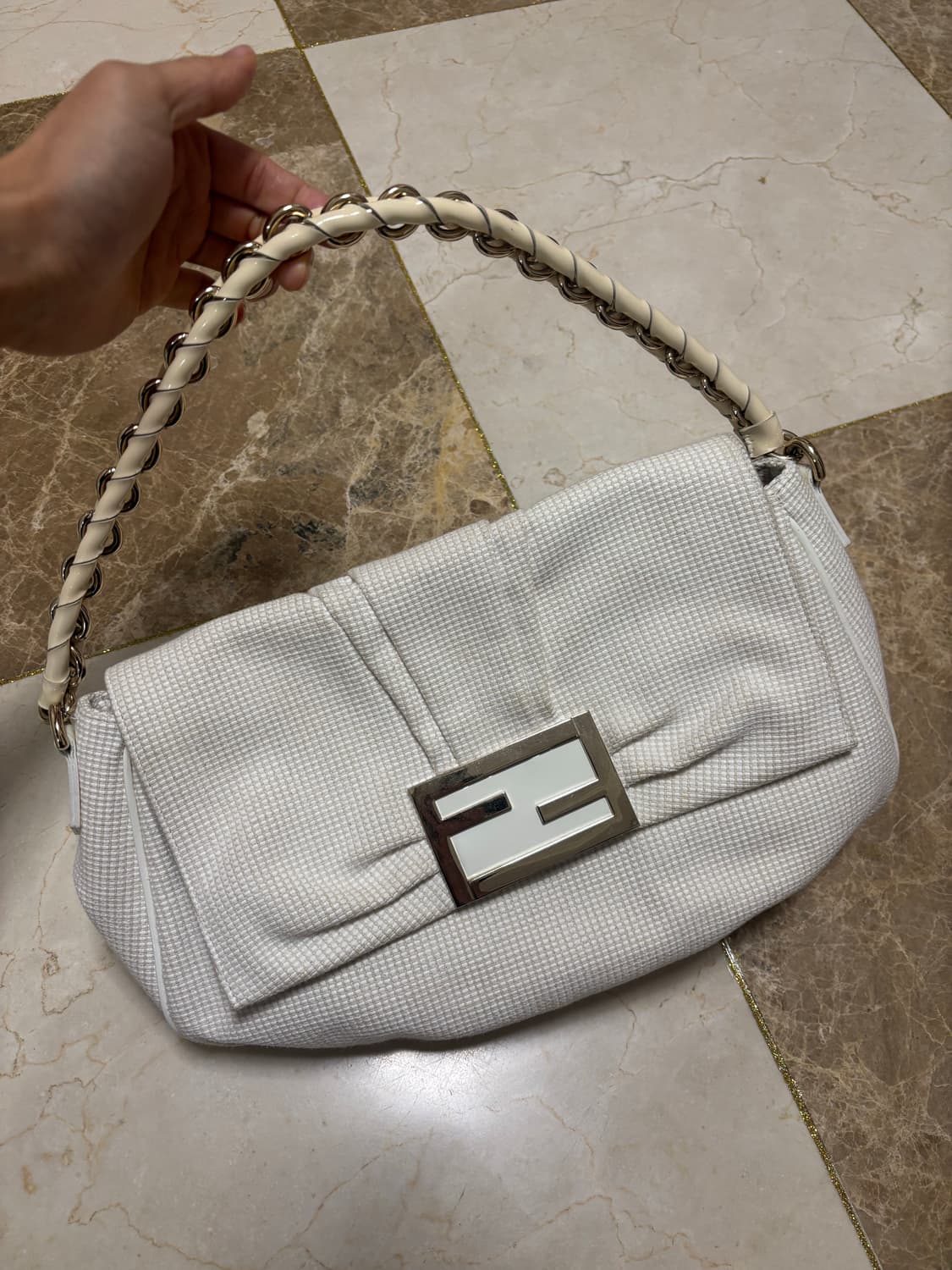 펜디 바게트라인 레더 주카 미아 숄더백 상품이미지1