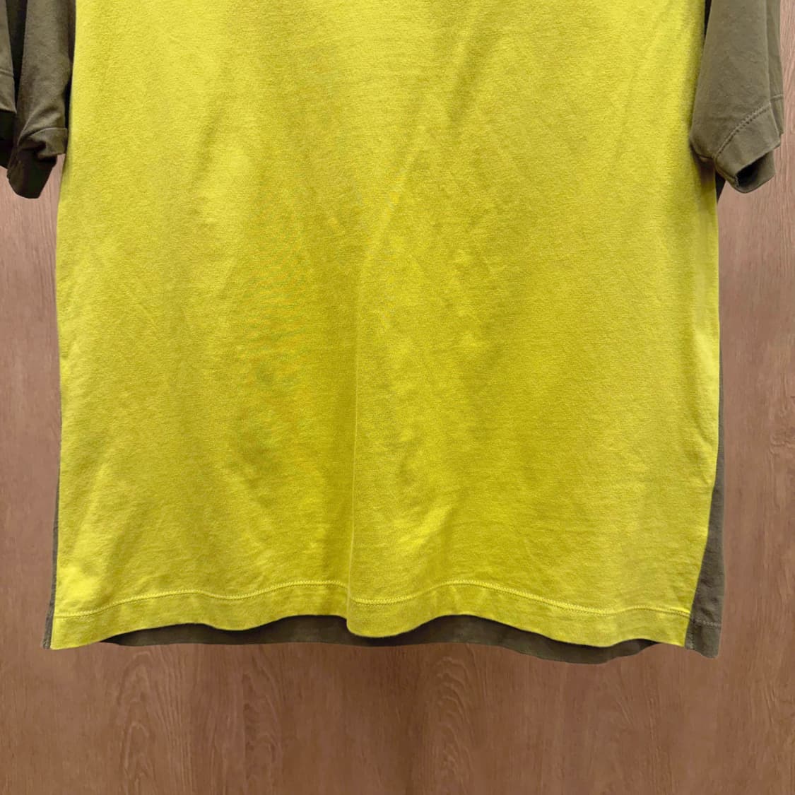 마르니 유니클로 배색 컬러블록 라운드넥 반팔 티셔츠 옐로우 카키 상품이미지5