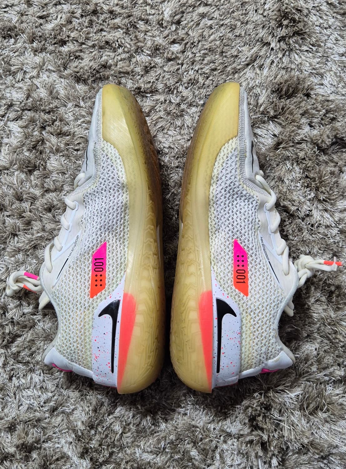 나이키 줌지티컷1 크림슨 화이트 (270) 교환X 상품이미지5