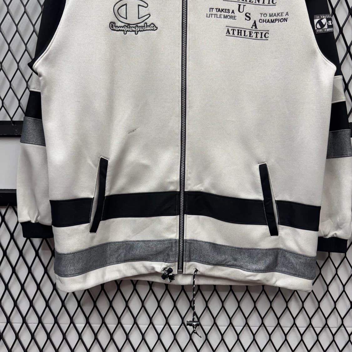 챔피온 어센틱 후드 집업 레터링 포인트 화이트 블랙 배색 상품이미지4