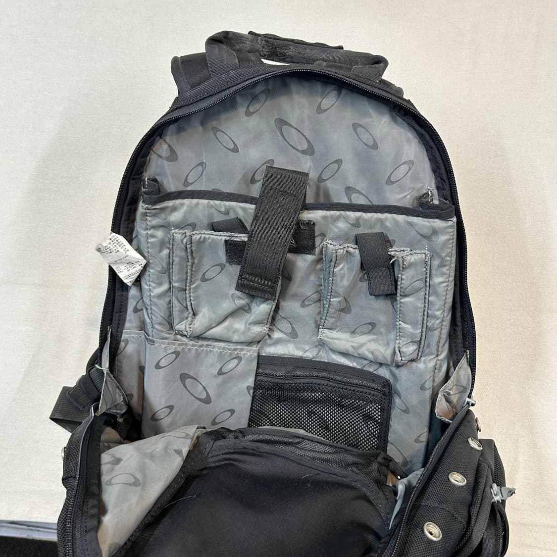 OAKLEY 오클리 아이코닉 멀티 포켓 백팩 상품이미지4