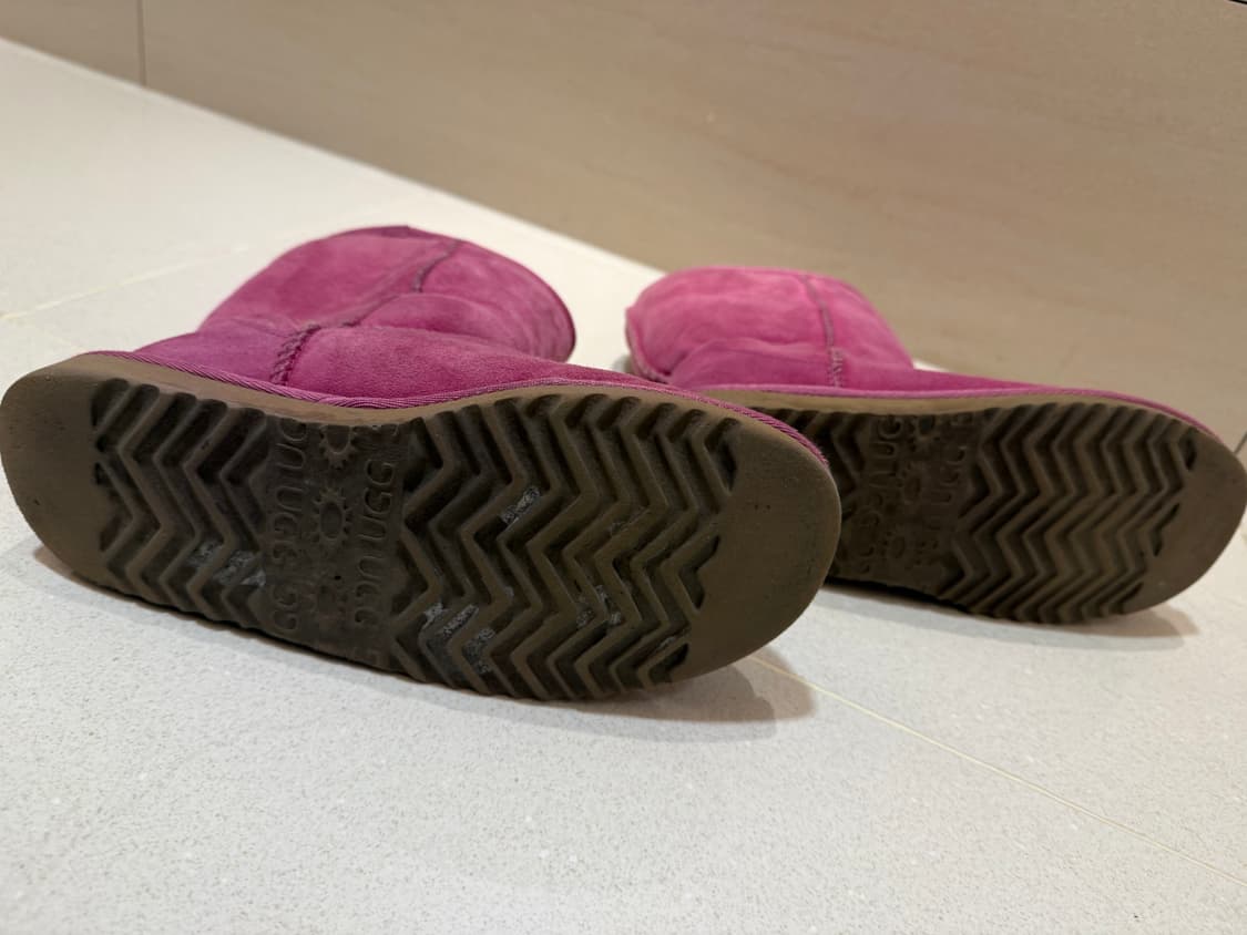 UGG 어그 W6 클래식 숏 5825 모델 핑크색 부츠 산드로 마인 슈슈 상품이미지3