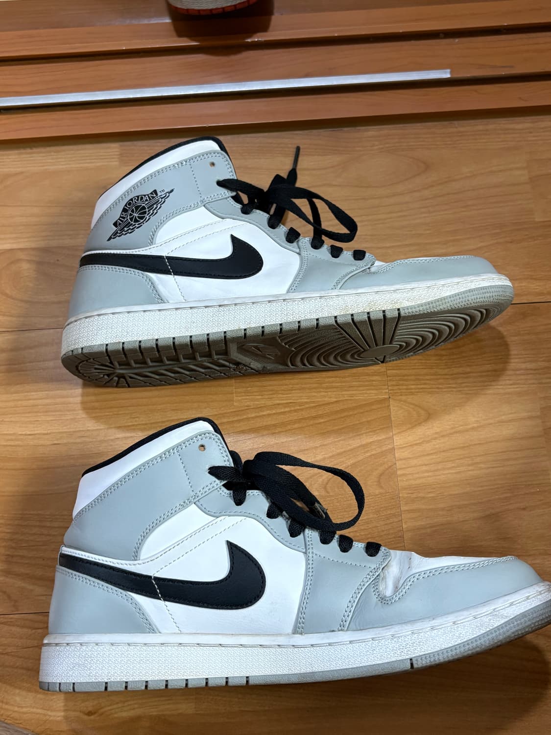 조던 1 미드 스모크그레이 상품이미지2