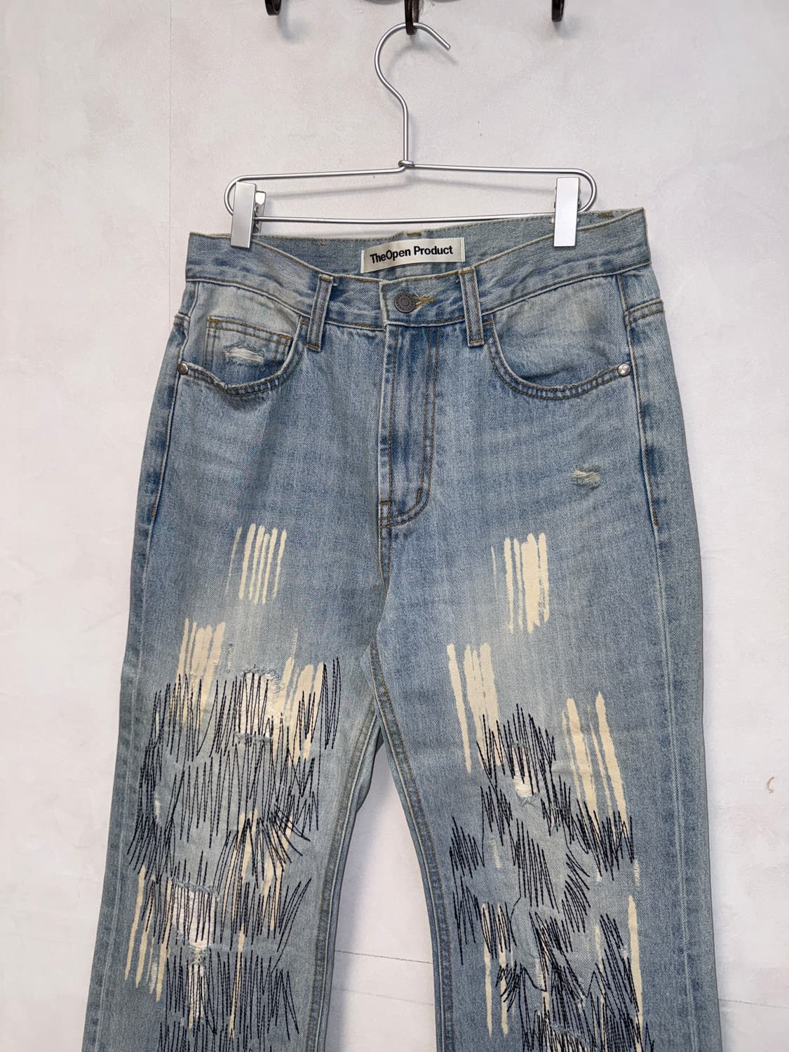 TheOpenProduct EMBROIDERED BLEACHED JEAN 상품이미지2