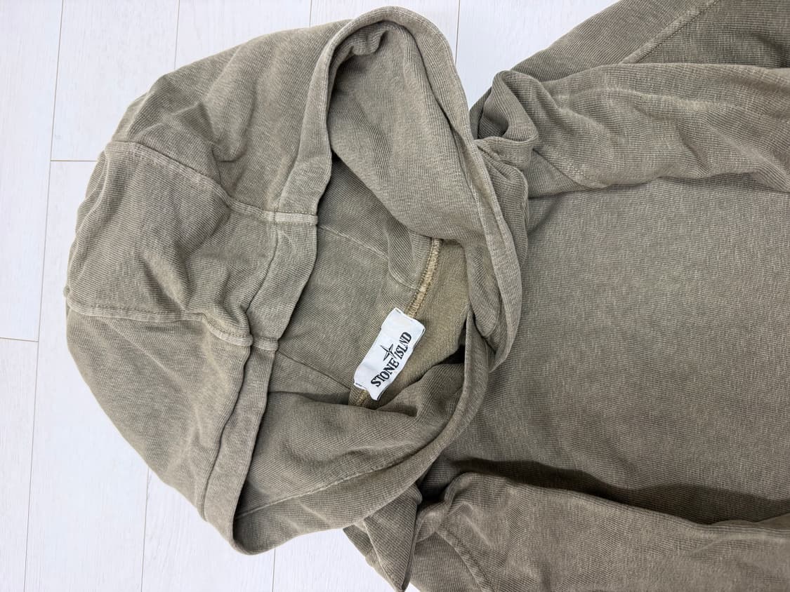 스톤아일랜드 후드티 L 사이즈  사진찍고 절대 안입습니다  상태 8.0/ 상품이미지5