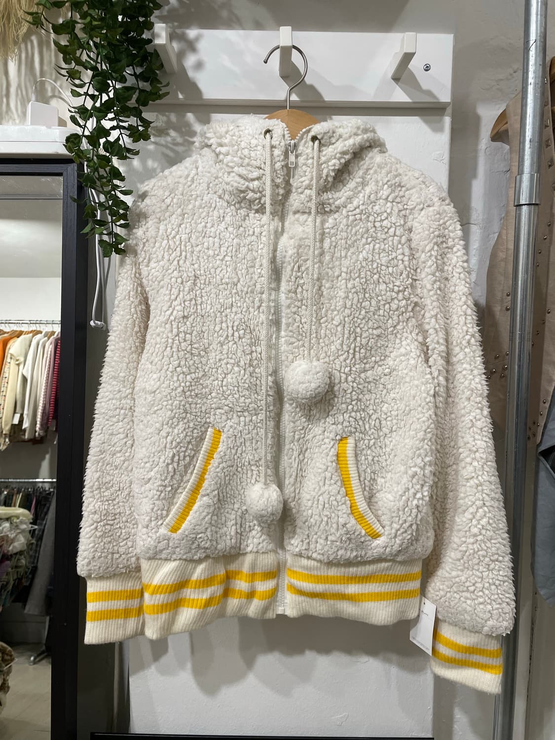 Fluffy Pom Hoodie 상품이미지7