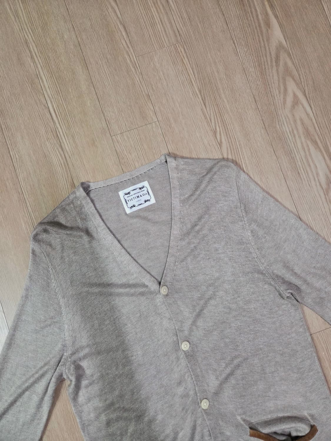 VICTIM 오트밀 슬림 브이넥 카디건 상품이미지2