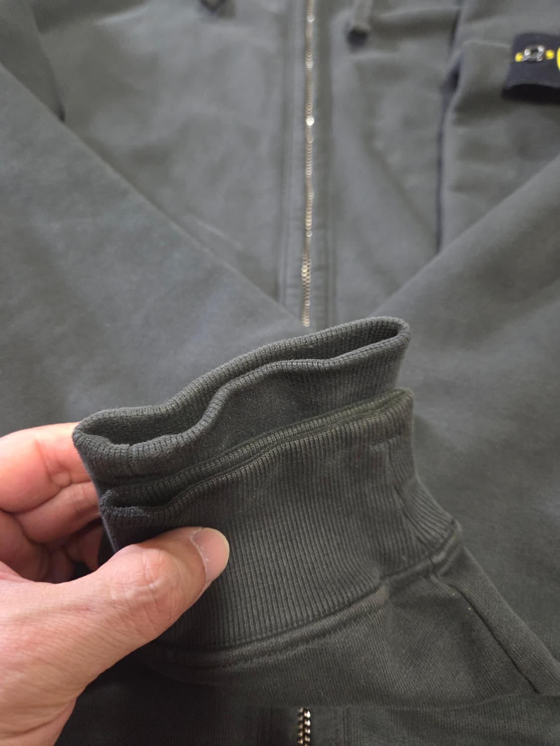 ​[24FW] 스톤아일랜드 가먼트다잉 후드 집업 (다크그레이) 상품이미지5