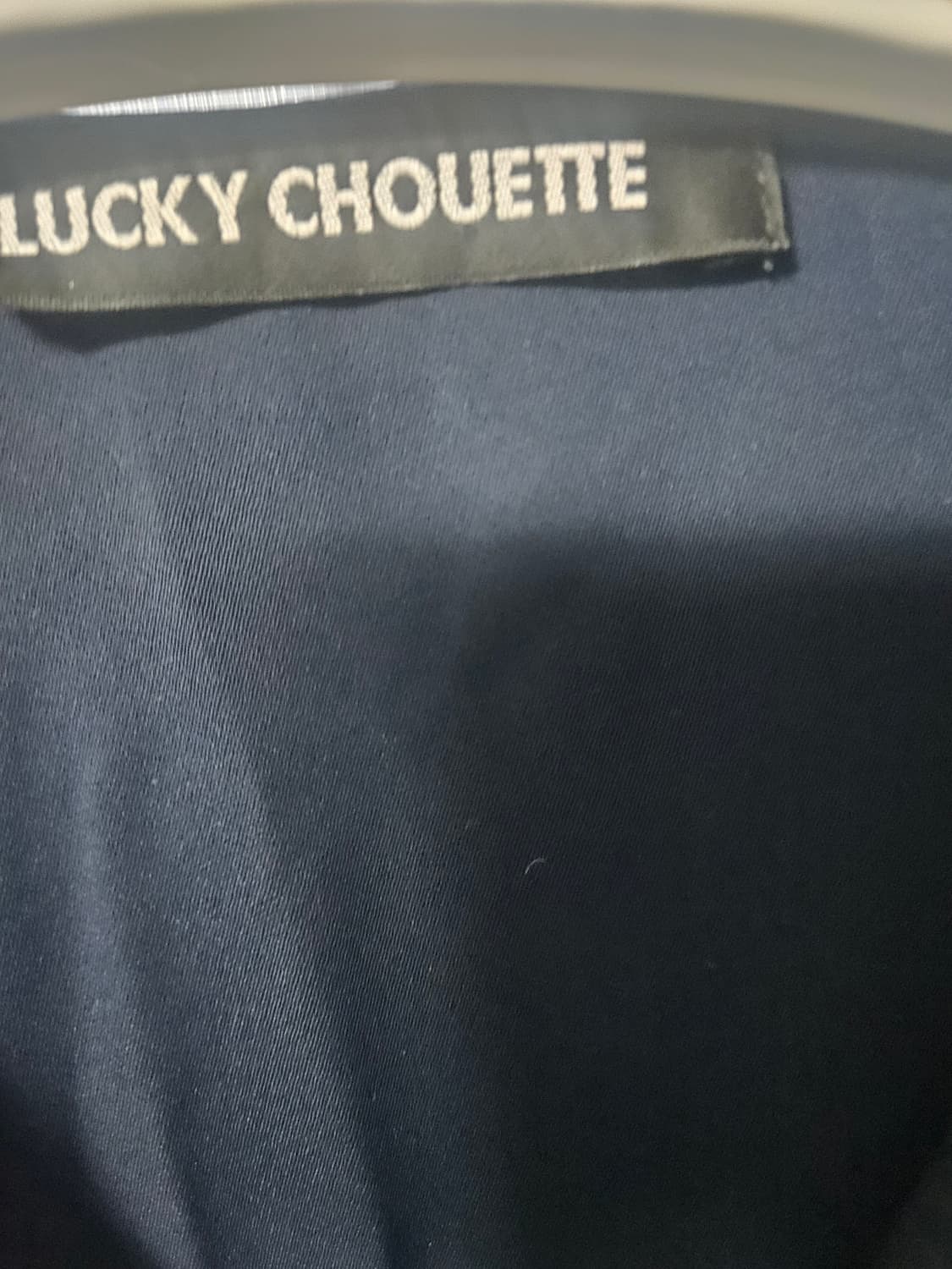 럭키슈에뜨 블랙 프릴 블라우스 상품이미지3