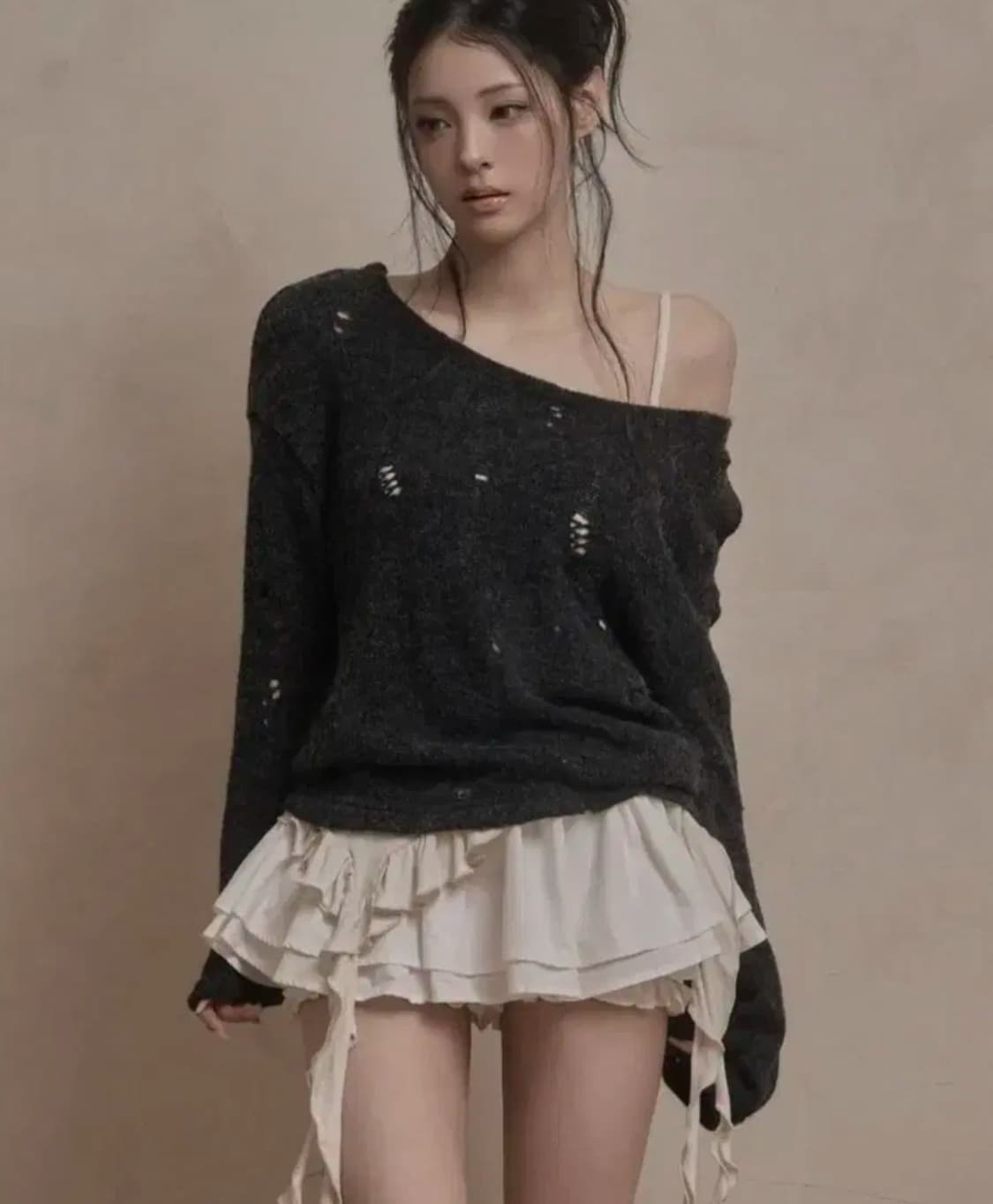 카키포인트 데미지 펀칭 니트 차콜 Damage Knit Charcoal 상품이미지1