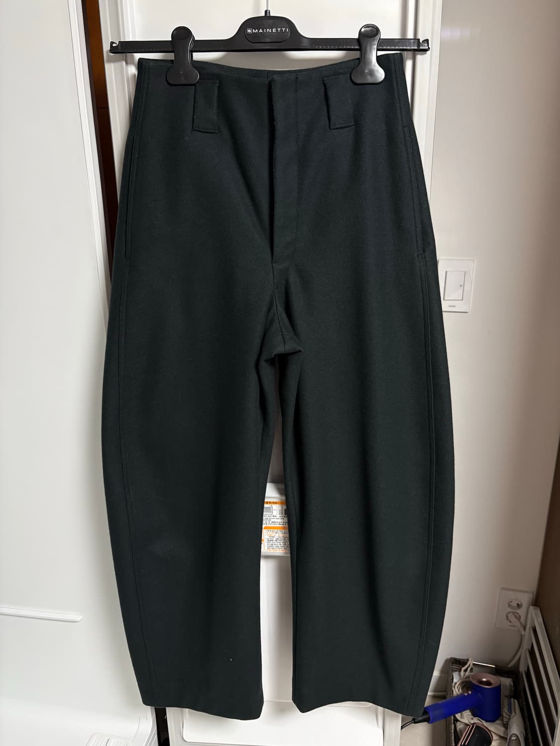 르메르 커브드 울 팬츠 상품이미지1