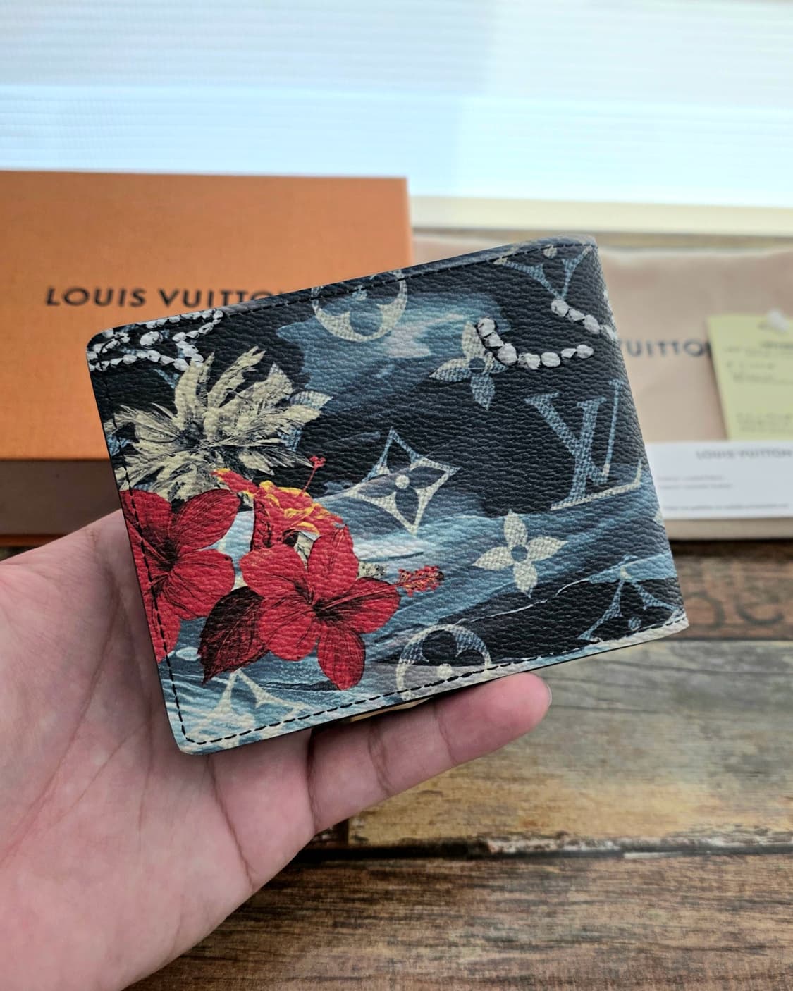 [새상품급,한정판]루이비통 서핑 반지갑 상품이미지2