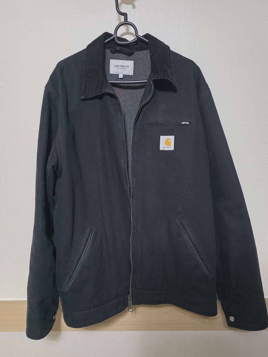 칼하트 윕 디트로이트 자켓 블랙/블랙 헤비 스톤 워시 상품이미지2