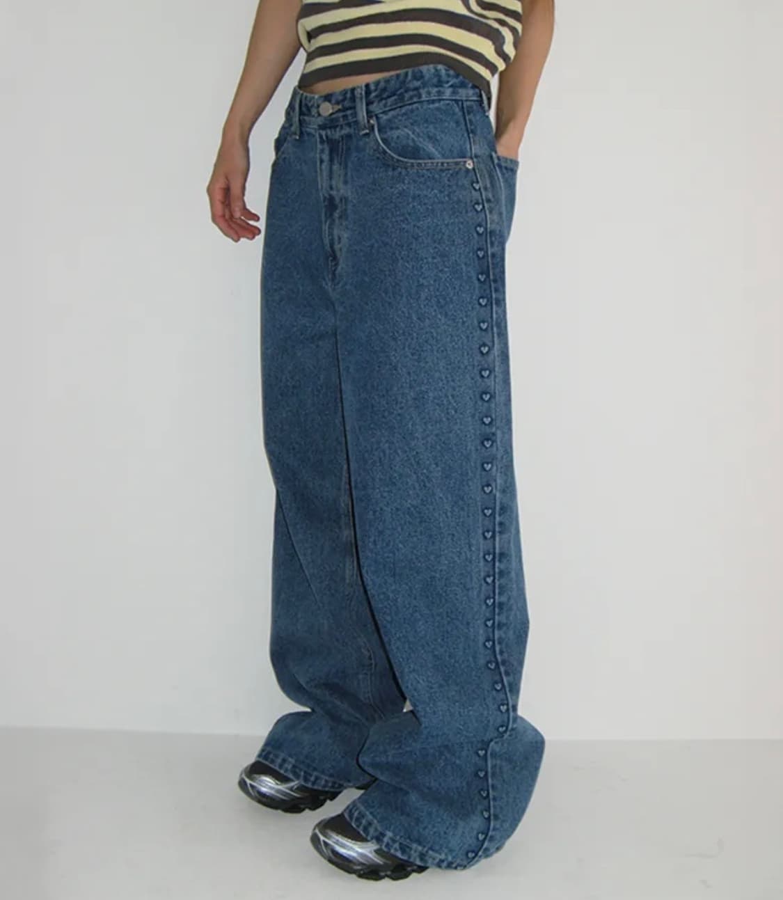 SIDE HEART EMBO WIDE DENIM PANTS MEDIUM  상품이미지1